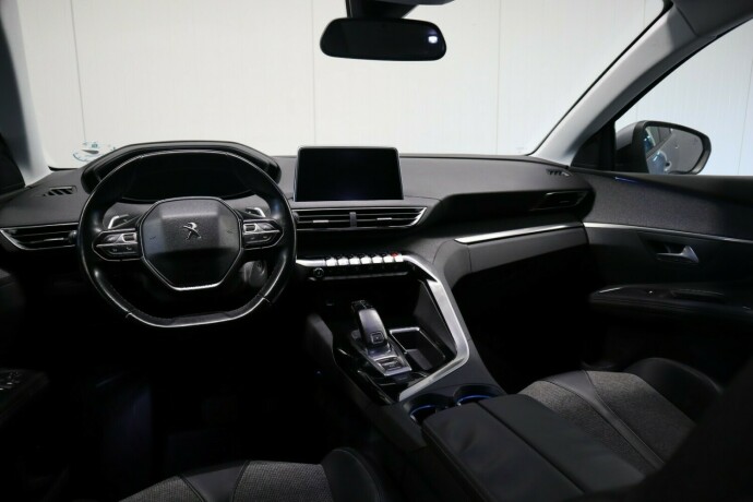 peugeot-5008-bensin-2018-big-19