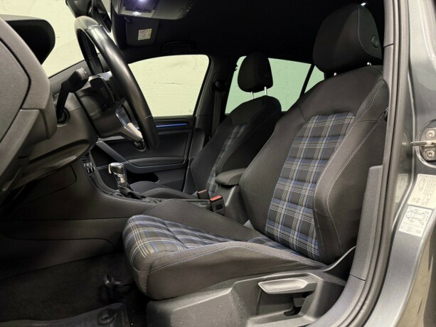 volkswagen-golf-elektrisitetbensin-2019-big-13