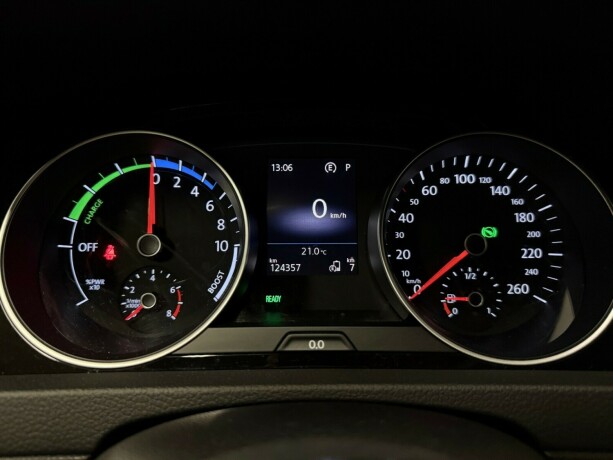 volkswagen-golf-elektrisitetbensin-2019-big-15