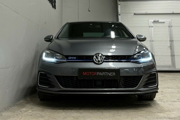 volkswagen-golf-elektrisitetbensin-2019-big-1