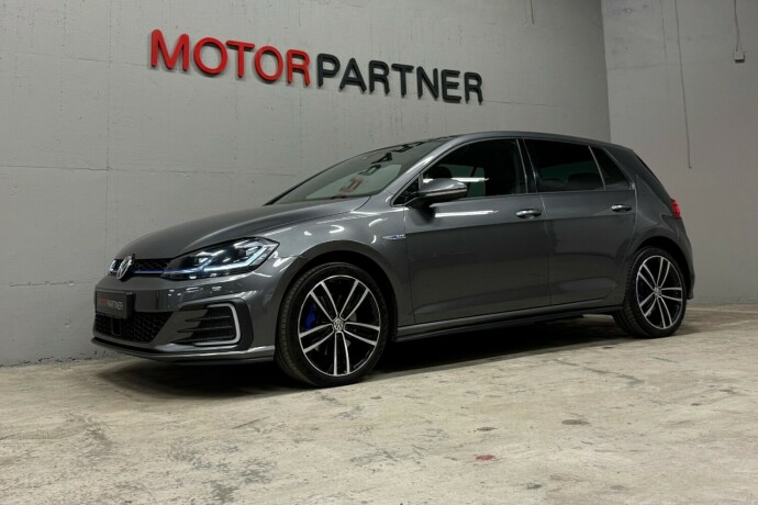 volkswagen-golf-elektrisitetbensin-2019-big-0