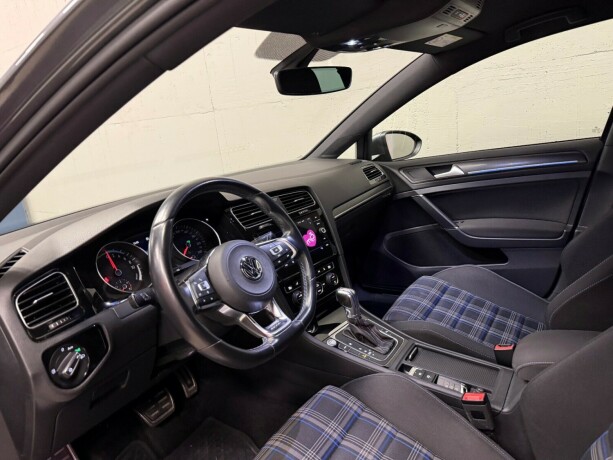 volkswagen-golf-elektrisitetbensin-2019-big-12