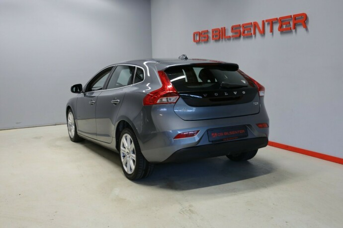 volvo-v40-bensin-2017-big-2