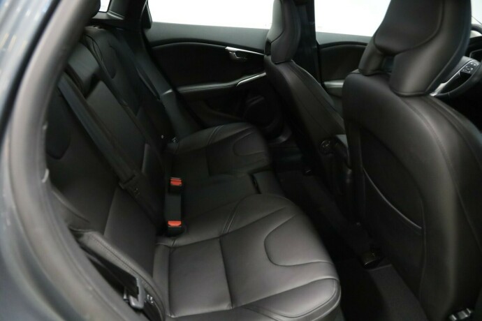 volvo-v40-bensin-2017-big-8