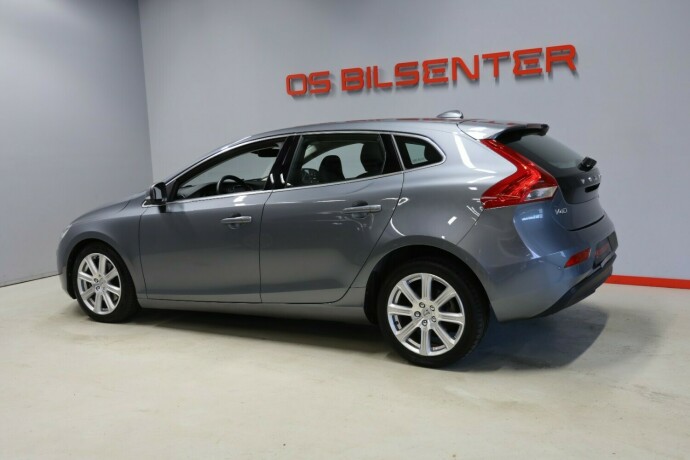 volvo-v40-bensin-2017-big-3