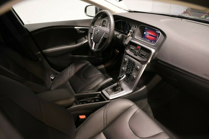 volvo-v40-bensin-2017-big-6