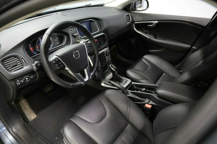 volvo-v40-bensin-2017-big-4