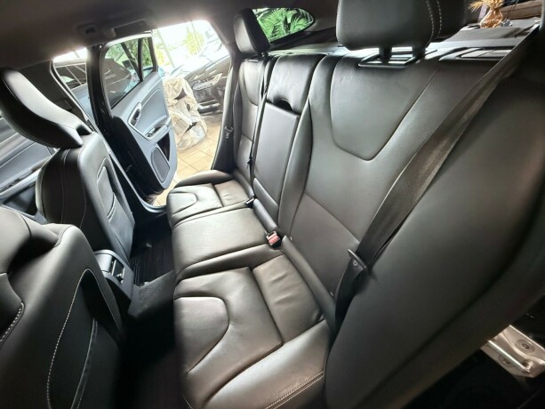 volvo-v60-diesel-2018-big-38