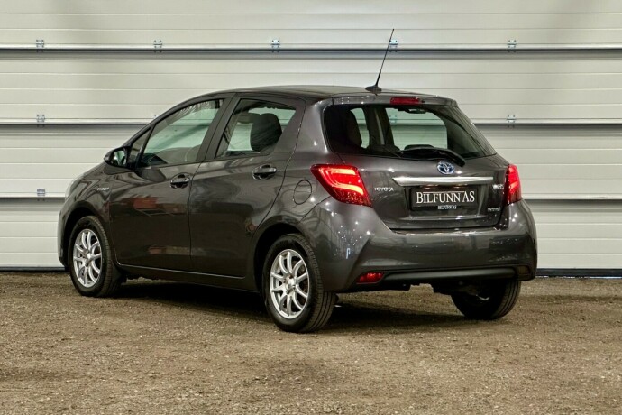 toyota-yaris-elektrisitetbensin-2016-big-3