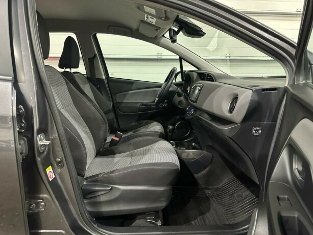 toyota-yaris-elektrisitetbensin-2016-big-8