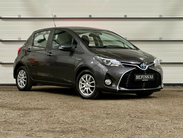 toyota-yaris-elektrisitetbensin-2016-big-0