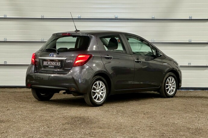 toyota-yaris-elektrisitetbensin-2016-big-2