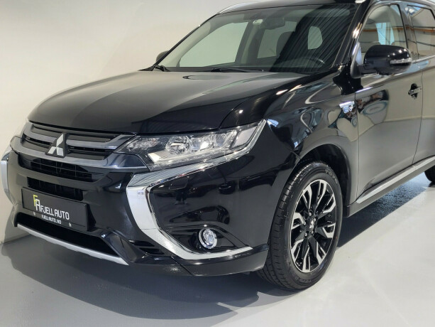 mitsubishi-outlander-elektrisitetbensin-2017-big-1