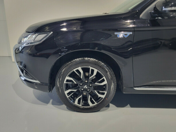 mitsubishi-outlander-elektrisitetbensin-2017-big-5