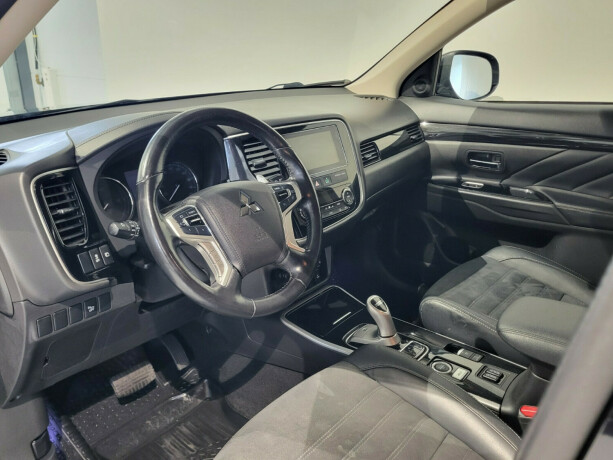 mitsubishi-outlander-elektrisitetbensin-2017-big-9