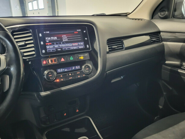 mitsubishi-outlander-elektrisitetbensin-2017-big-12