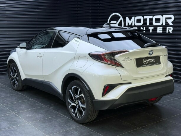 toyota-c-hr-elektrisitetbensin-2019-big-1