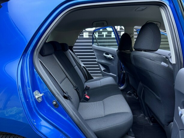 toyota-auris-bensin-2011-big-24