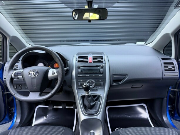 toyota-auris-bensin-2011-big-9