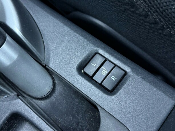 toyota-auris-bensin-2011-big-20
