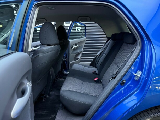 toyota-auris-bensin-2011-big-23