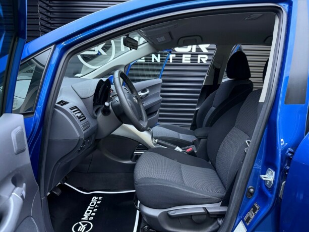 toyota-auris-bensin-2011-big-21