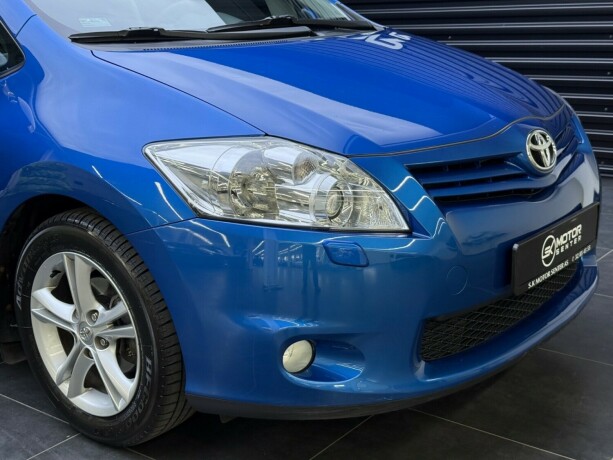 toyota-auris-bensin-2011-big-2