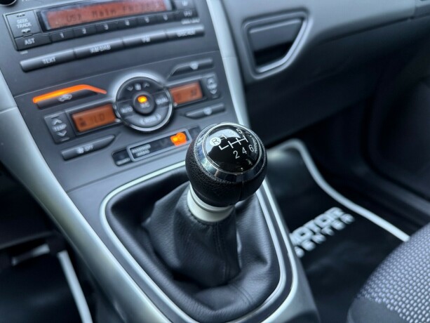 toyota-auris-bensin-2011-big-19