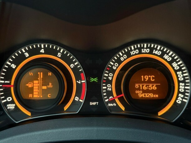 toyota-auris-bensin-2011-big-16