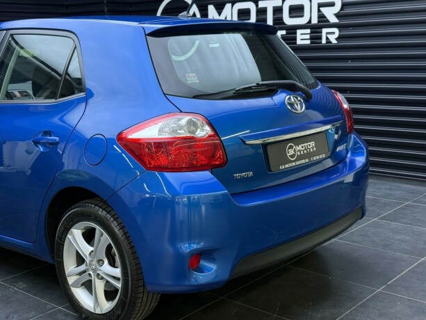 toyota-auris-bensin-2011-big-5