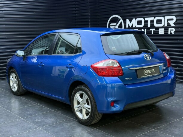 toyota-auris-bensin-2011-big-1