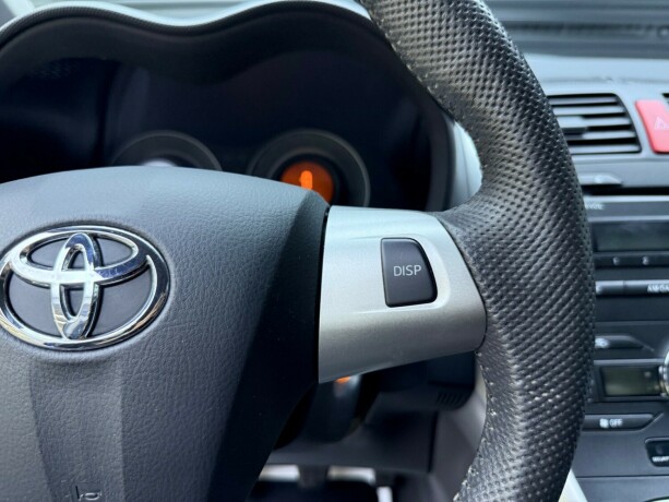 toyota-auris-bensin-2011-big-15