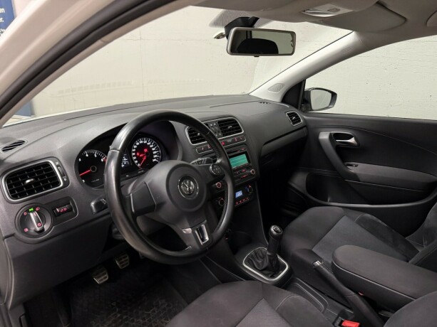 volkswagen-polo-bensin-2012-big-12