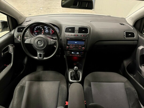 volkswagen-polo-bensin-2012-big-10