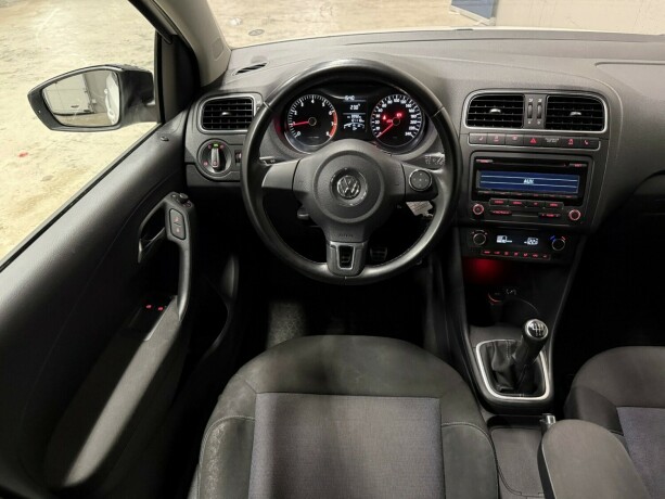 volkswagen-polo-bensin-2012-big-11