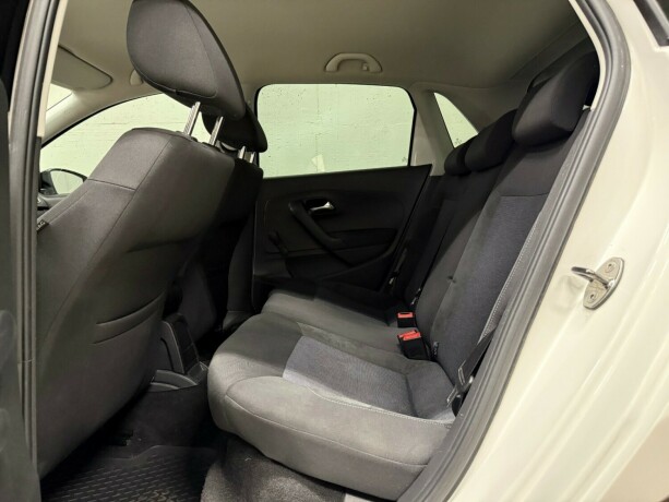 volkswagen-polo-bensin-2012-big-14