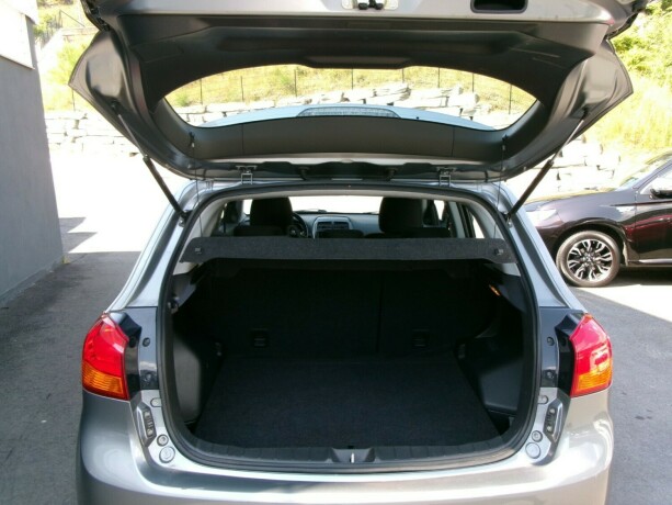 mitsubishi-asx-bensin-2014-big-6