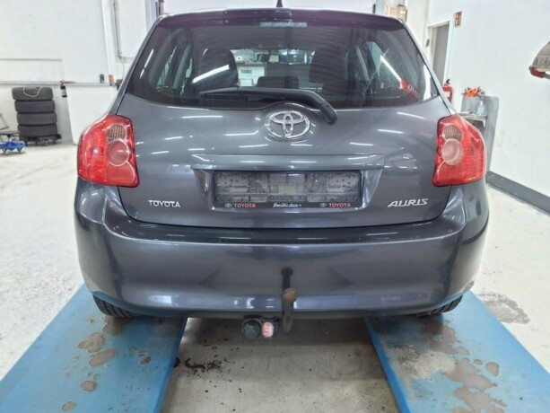 toyota-auris-bensin-2009-big-3