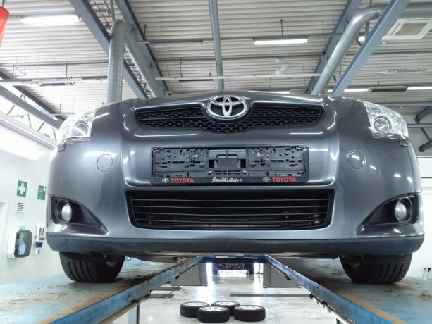 toyota-auris-bensin-2009-big-22