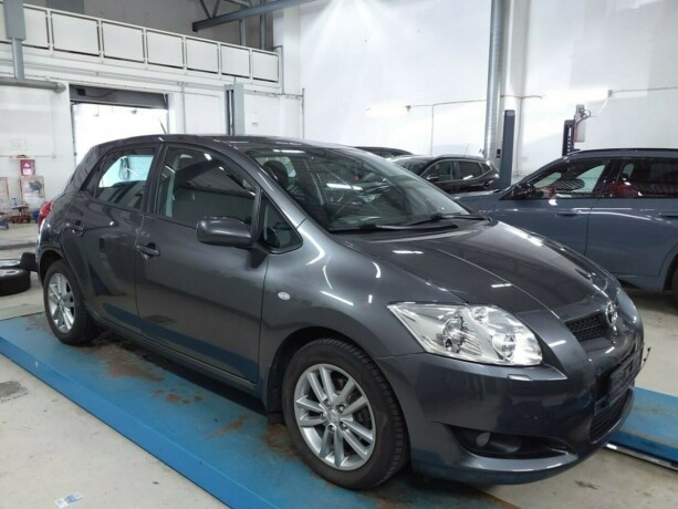 toyota-auris-bensin-2009-big-5