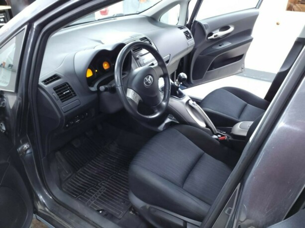 toyota-auris-bensin-2009-big-7