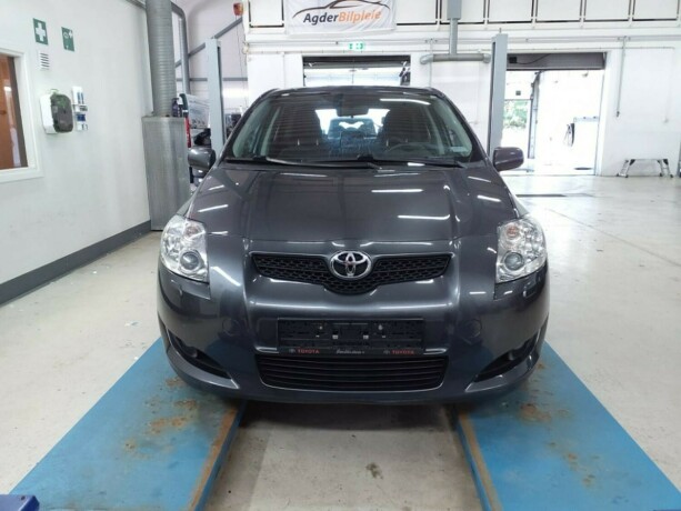 toyota-auris-bensin-2009-big-1