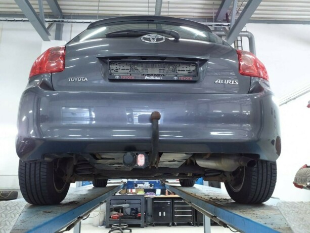 toyota-auris-bensin-2009-big-21