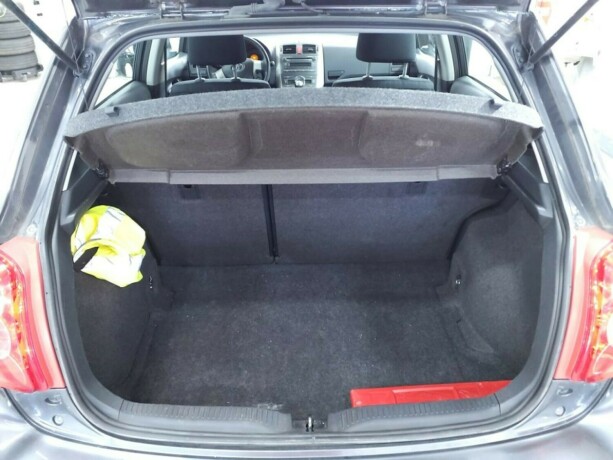 toyota-auris-bensin-2009-big-12