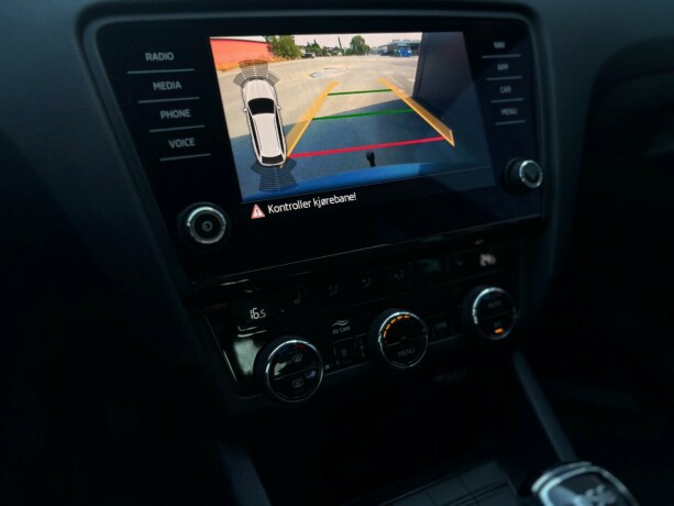 skoda-octavia-bensin-2020-big-28