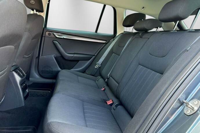 skoda-octavia-bensin-2020-big-36