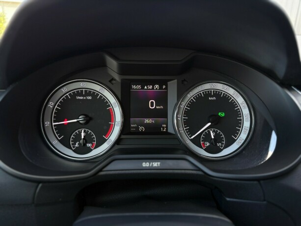 skoda-octavia-bensin-2020-big-17