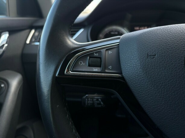 skoda-octavia-bensin-2020-big-15