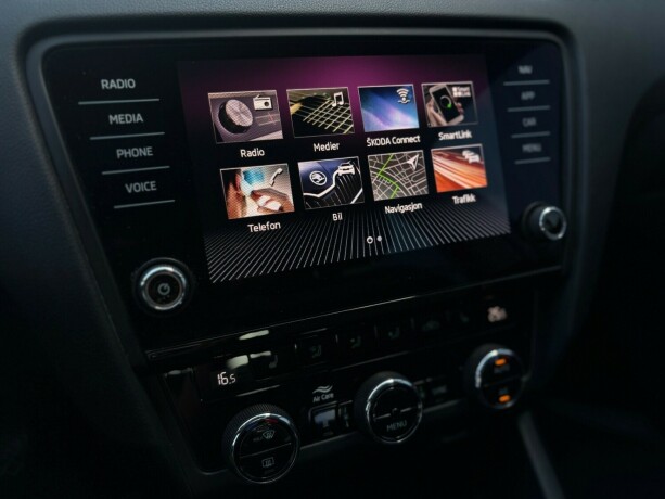 skoda-octavia-bensin-2020-big-20