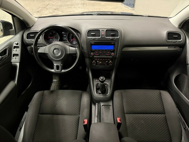volkswagen-golf-diesel-2010-big-9
